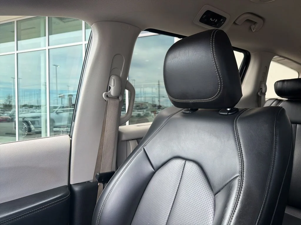 Used 2021 Black Chrysler LXI image 23