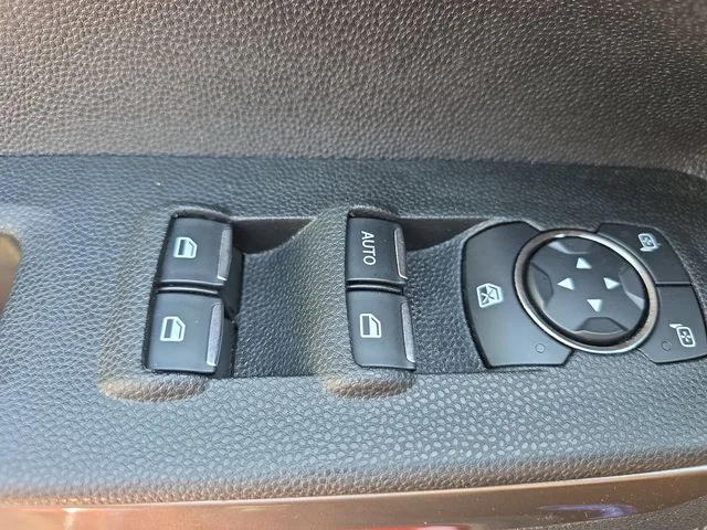 Used 2021 Red Ford SE image 27
