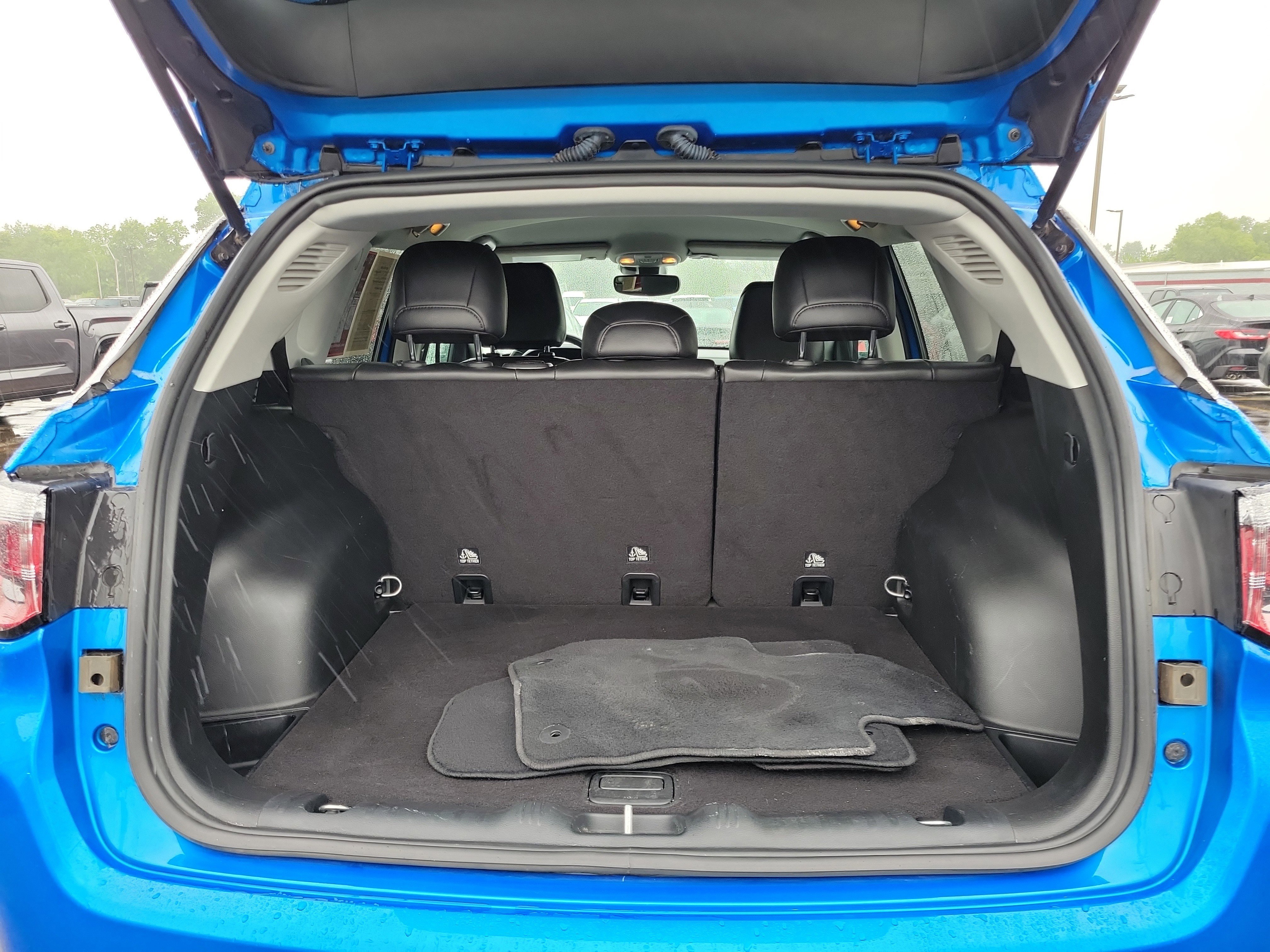 Used 2022 Laser Blue Pearlcoat Jeep Latitude Lux image 8