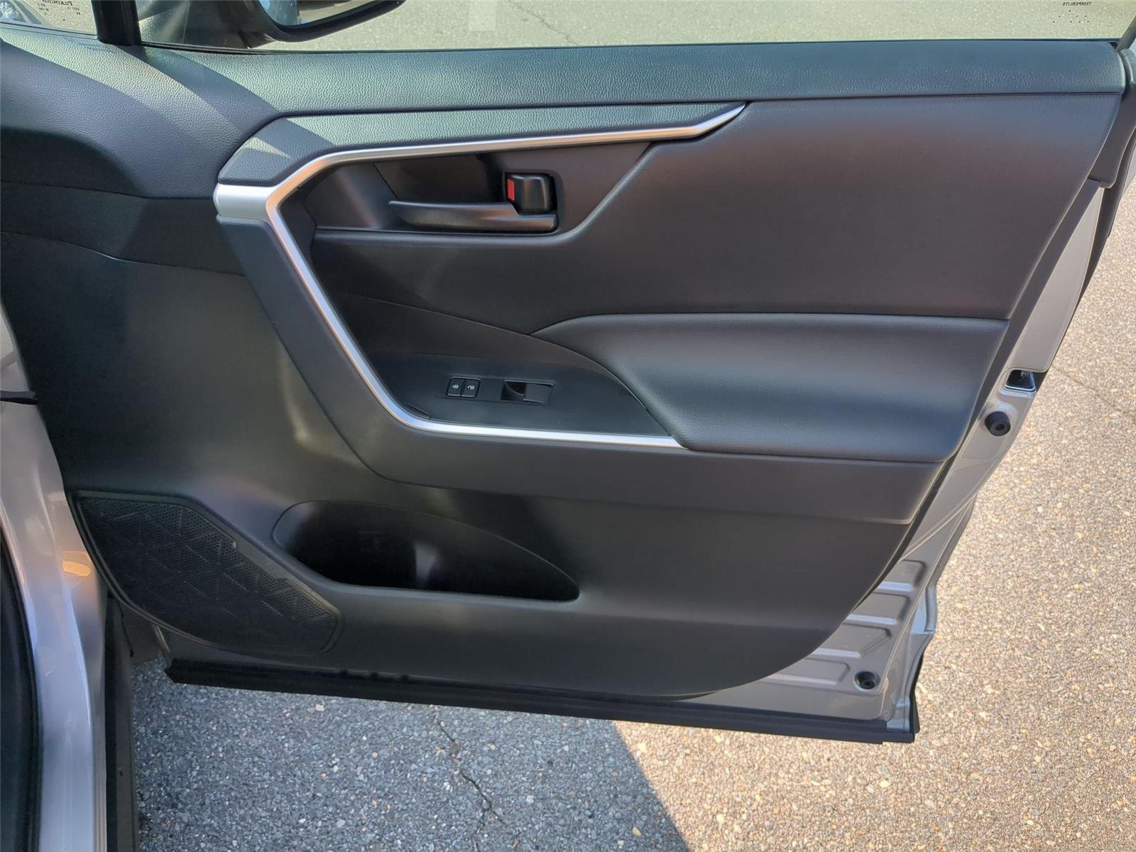 Used 2025 Silver Sky Metallic Toyota LE image 30