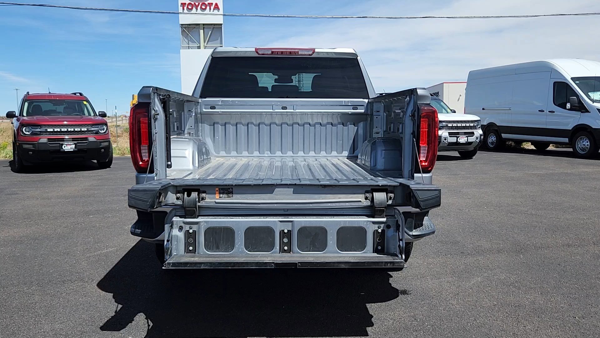 Used 2025 Sterling Metallic GMC SLT image 17