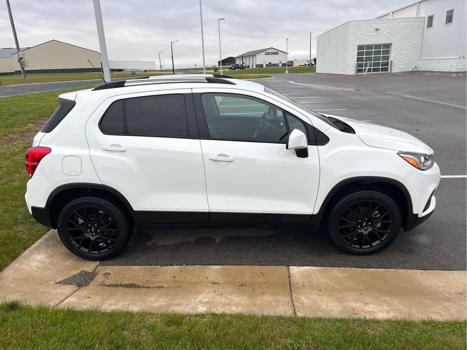 Used 2022 Chevrolet Trax LT with VIN KL7CJPSM0NB562685 for sale in Spring Valley, Minnesota