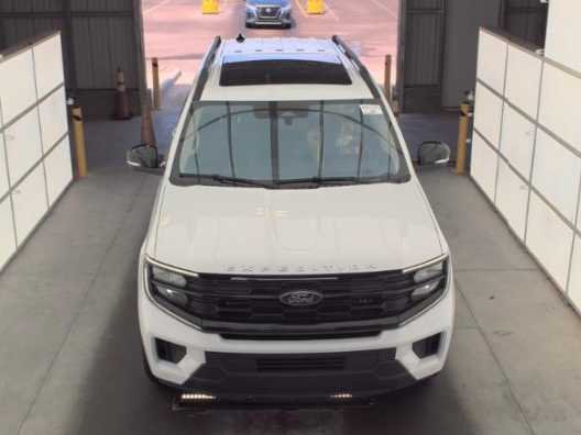 Used 2025 Oxford White Clearcoat Ford Active image 3