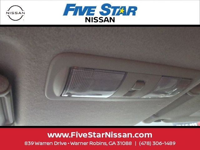 Used 2010 White Nissan SE image 18