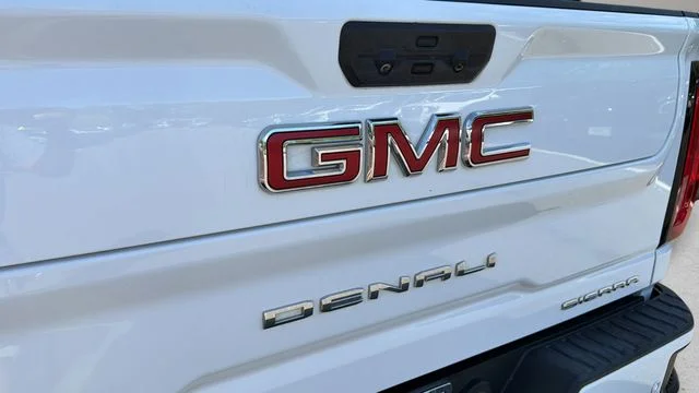 Used 2022 White GMC Denali image 45