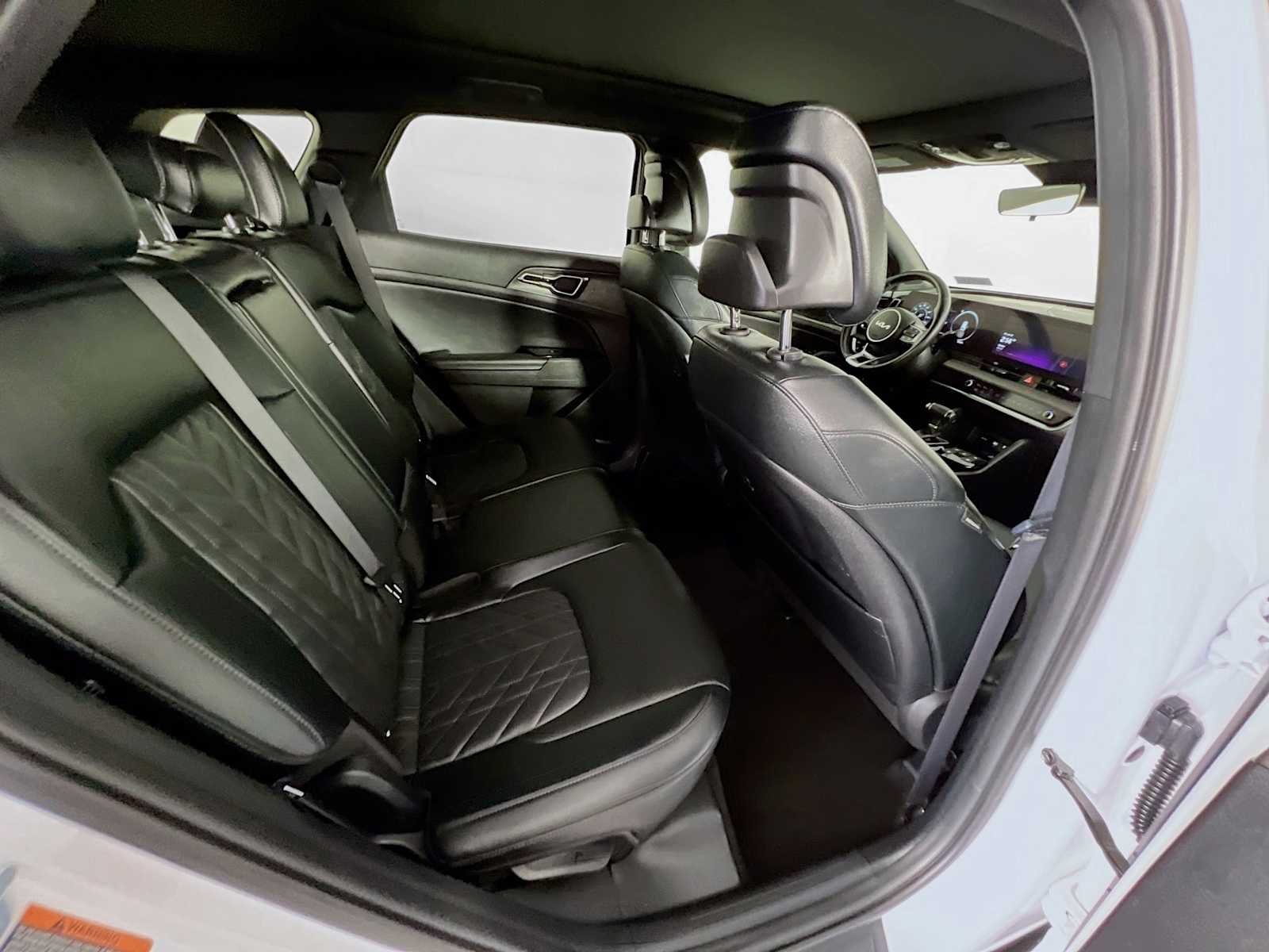 Used 2023 Glacier White Pearl/Ebony Black Roof Kia X-Pro Prestige image 28