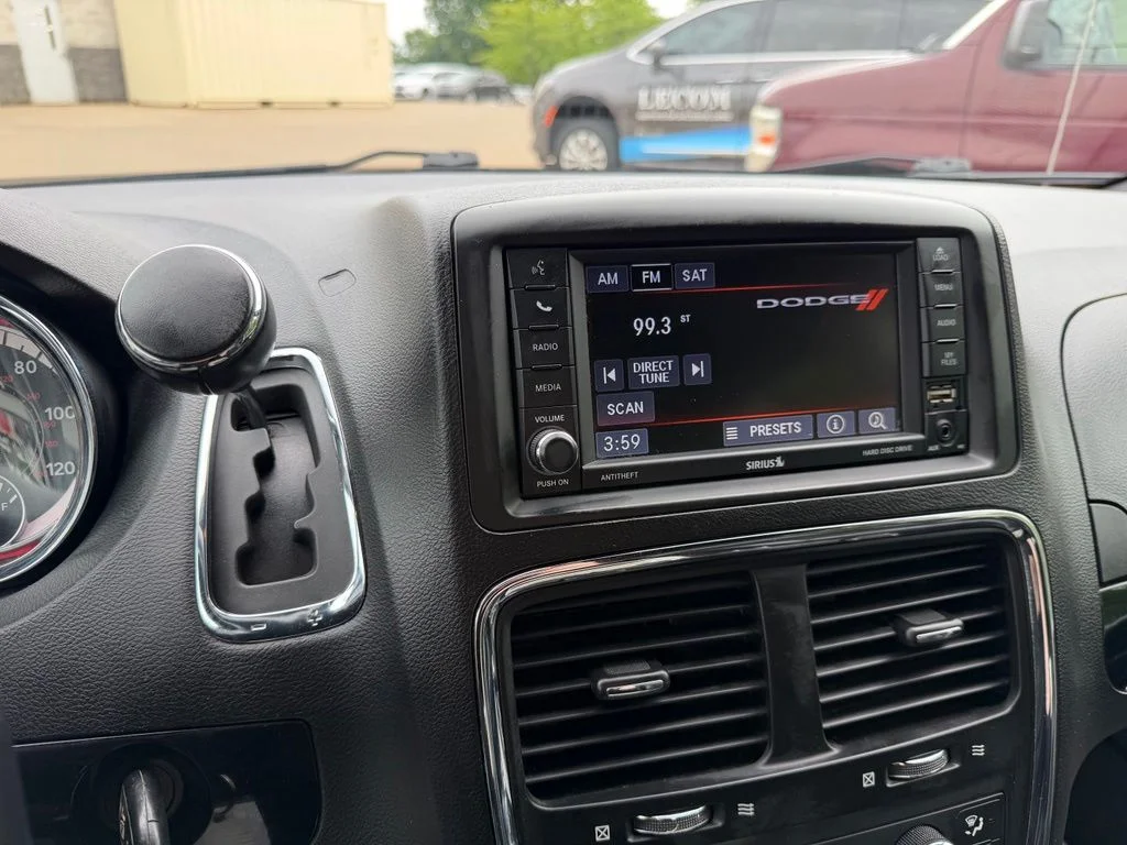 Used 2019 Gray Dodge SXT image 19