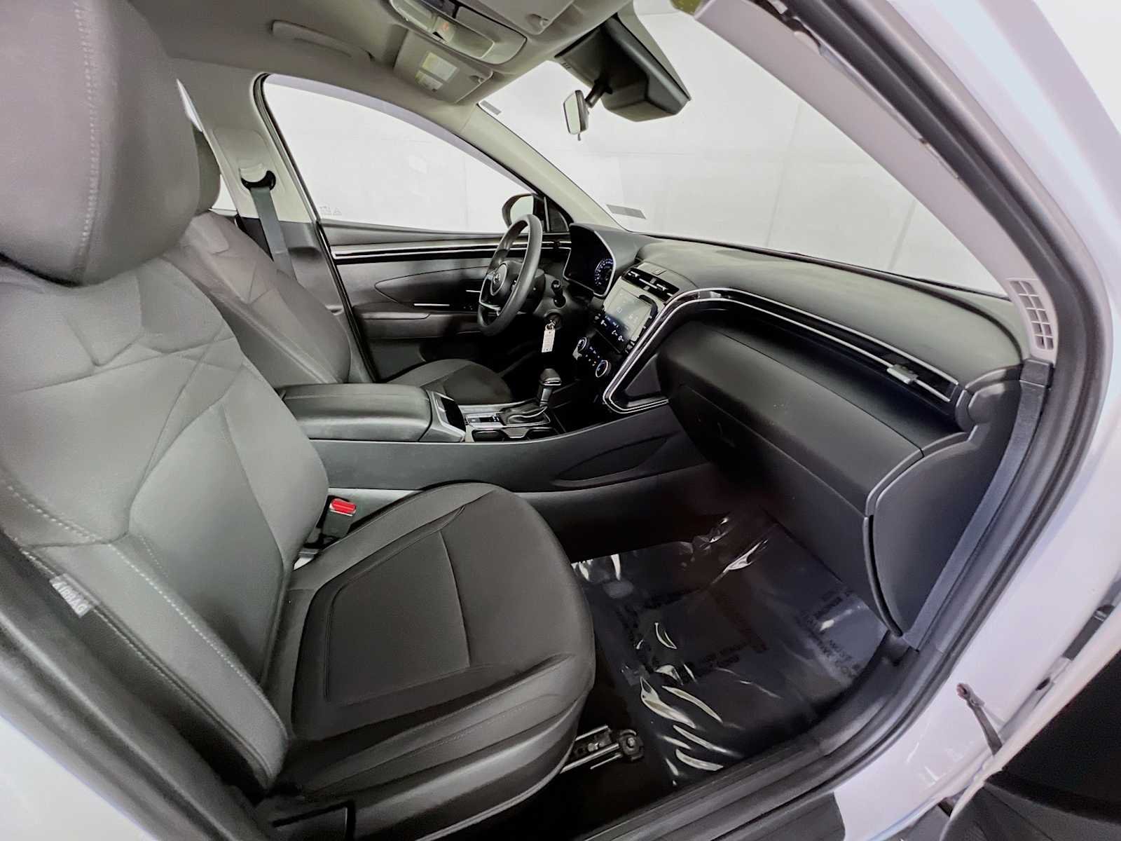 Used 2024 White Pearl Hyundai SE image 26