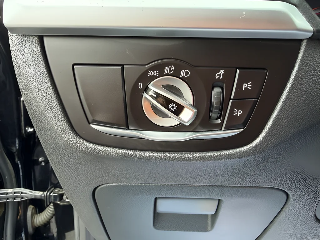 Used 2023 Black BMW xDrive30i image 10