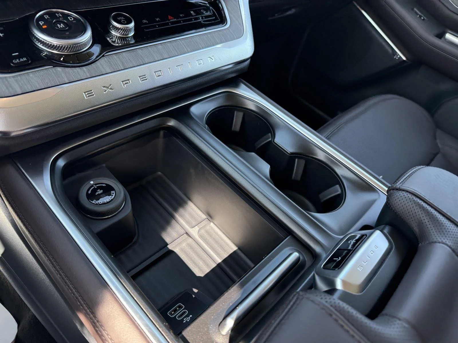 New 2026 Star White Metallic Tri-Coat Ford MAX Platinum® image 24