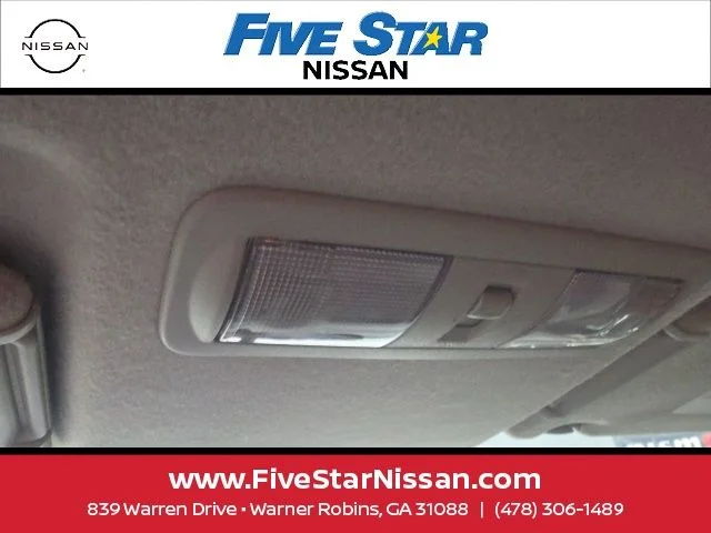 Used 2010 White Nissan SE image 18