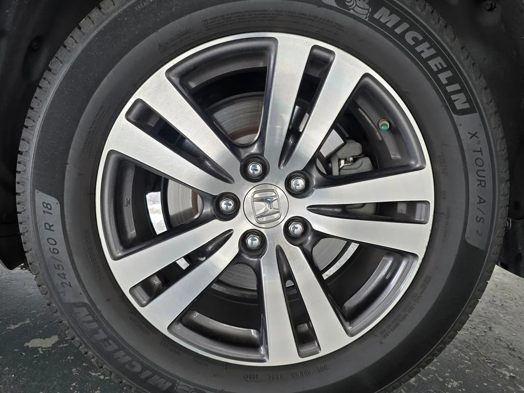 Used 2016 Silver Honda EX-L image 78