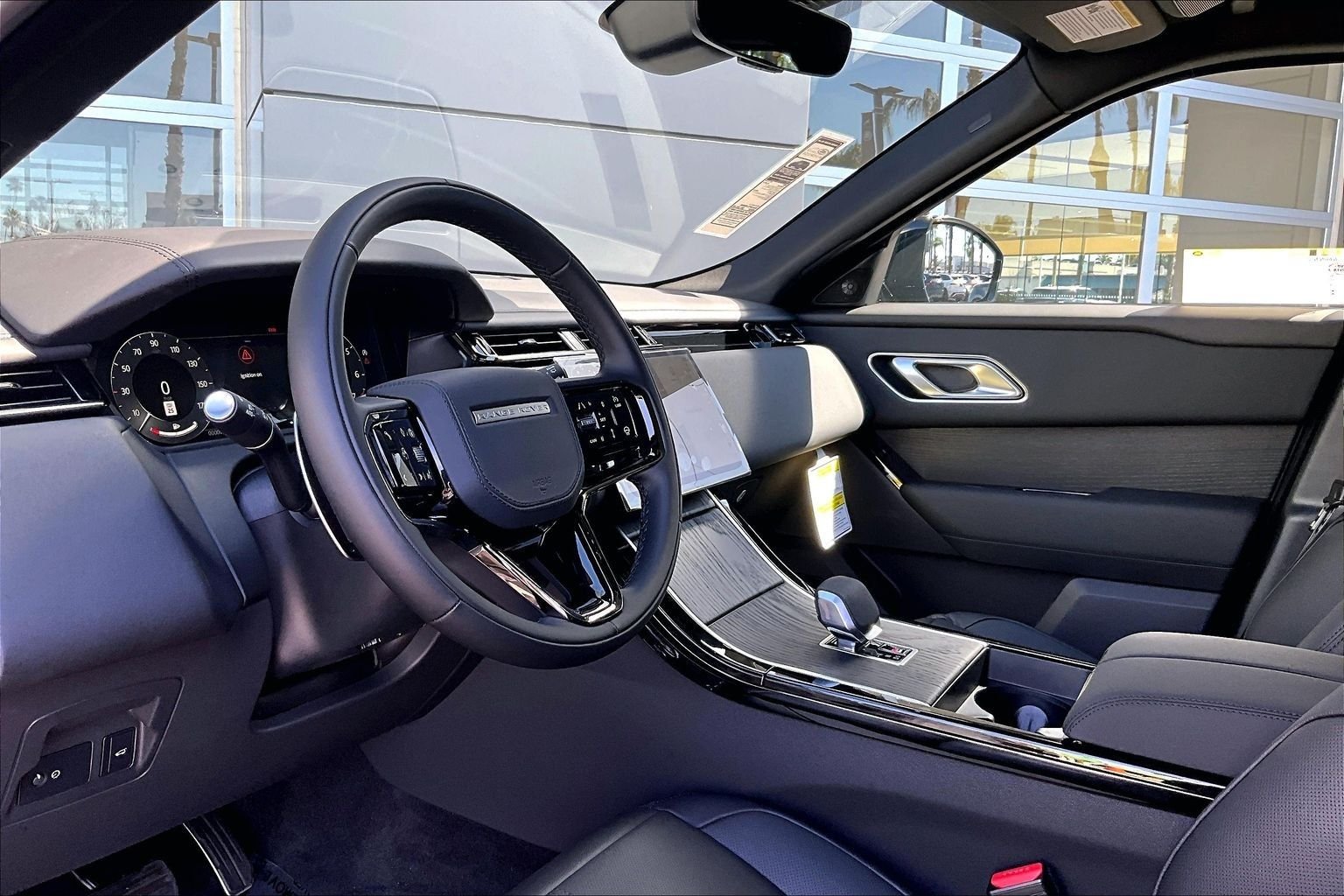 New 2026 Santorini Black Land Rover Dynamic SE image 6