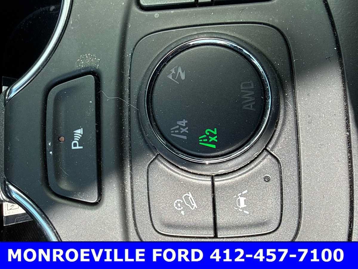 Used 2023 White Frost Tricoat GMC SLT image 27
