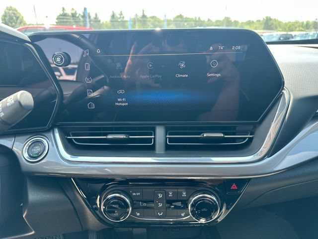 Used 2024 Summit White Chevrolet ACTIV image 16