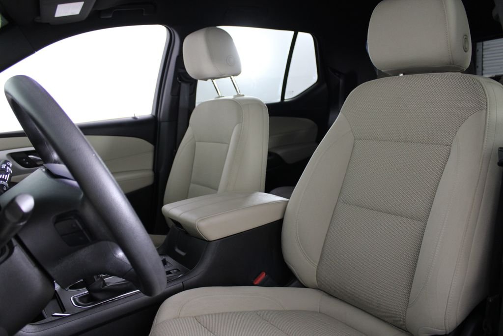 2023 Chevrolet Traverse LS - Photo 14