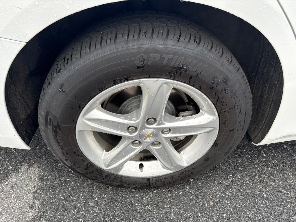 Used 2023 White Chevrolet LS image 8