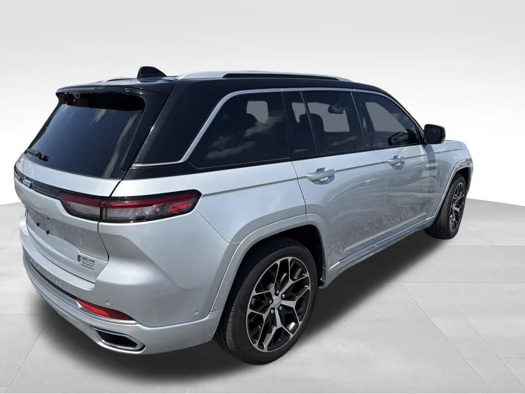 Used 2022 Silver Jeep Summit Reserve 4xe image 27