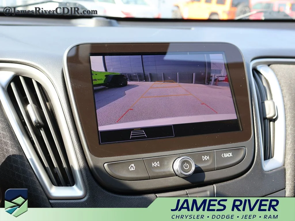 Used 2024 White Chevrolet LT image 33