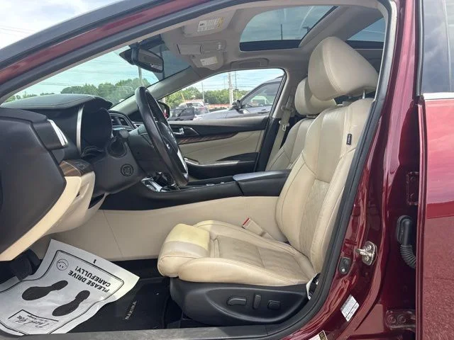 Used 2016 Red Nissan Platinum image 12