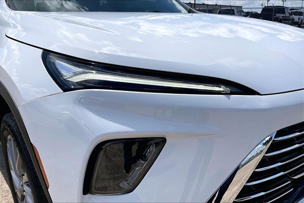 Used 2025 White Buick Preferred image 33
