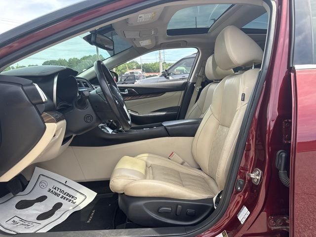 Used 2016 Red Nissan Platinum image 12
