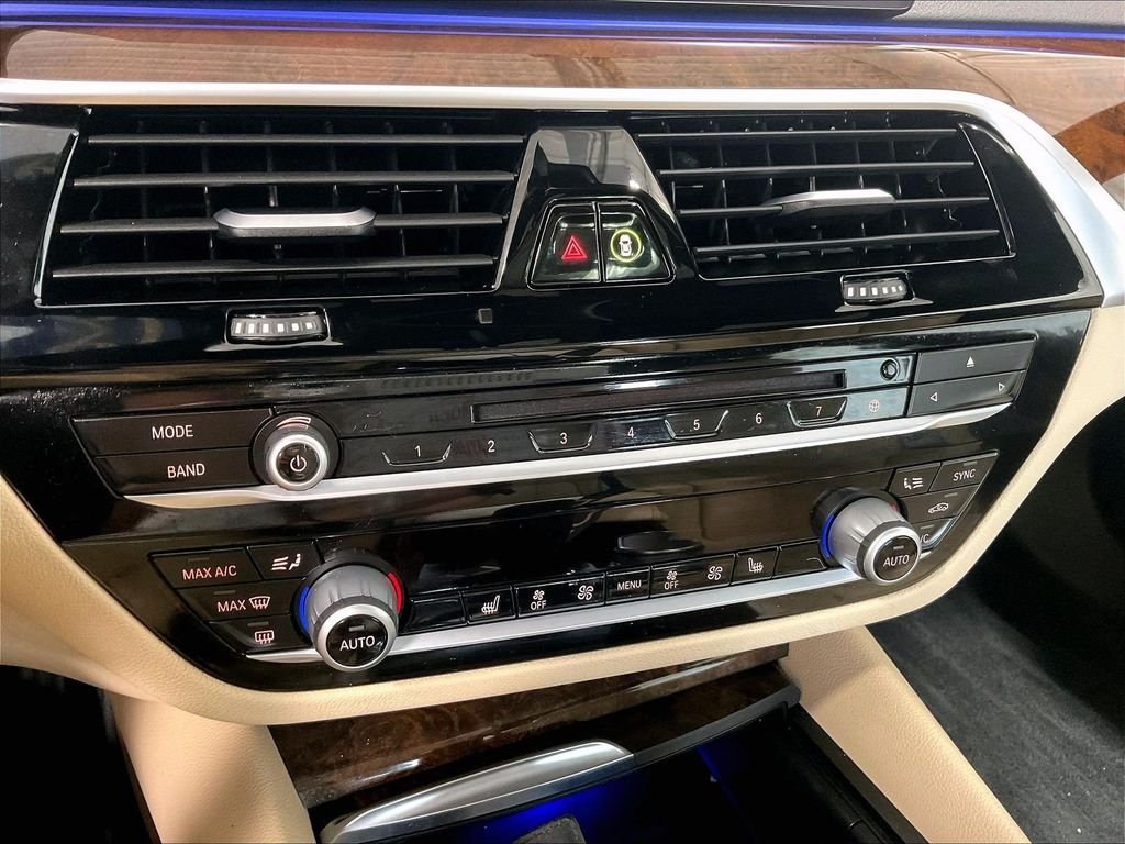 Used 2019 Blue BMW 530e xDrive iPerformance image 26