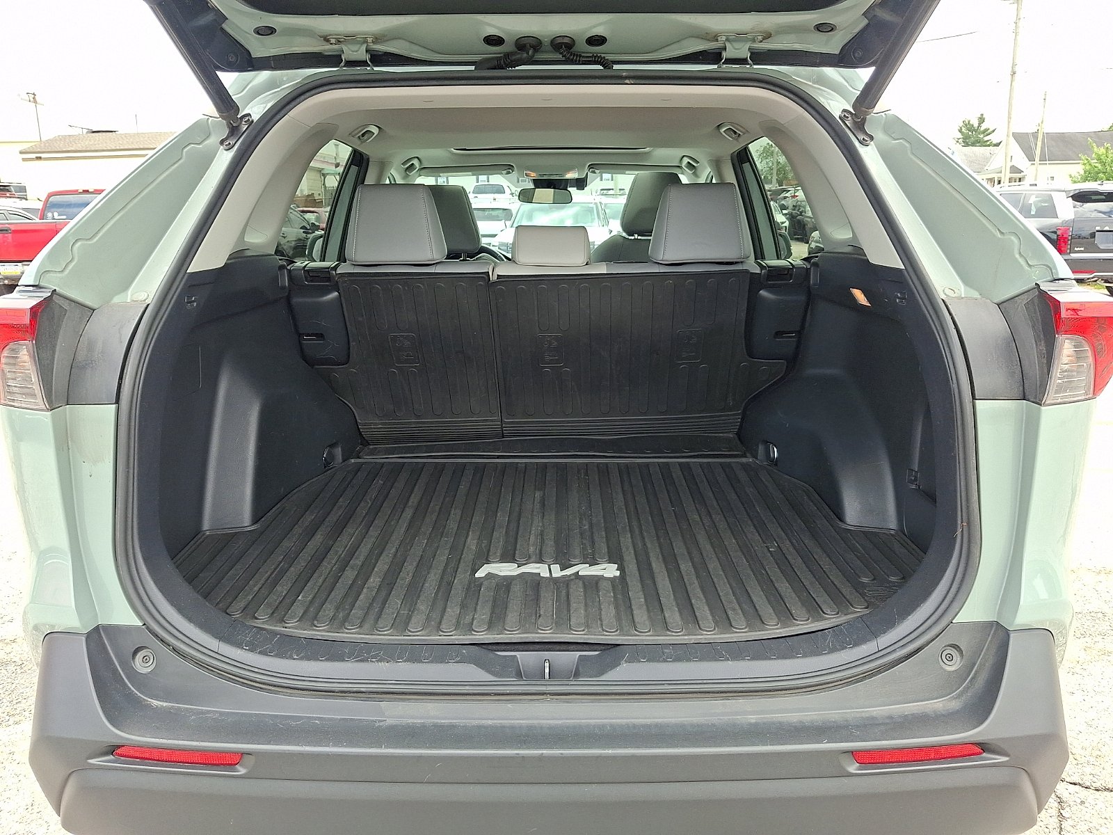 2019 Toyota RAV4 XLE Premium - Photo 31