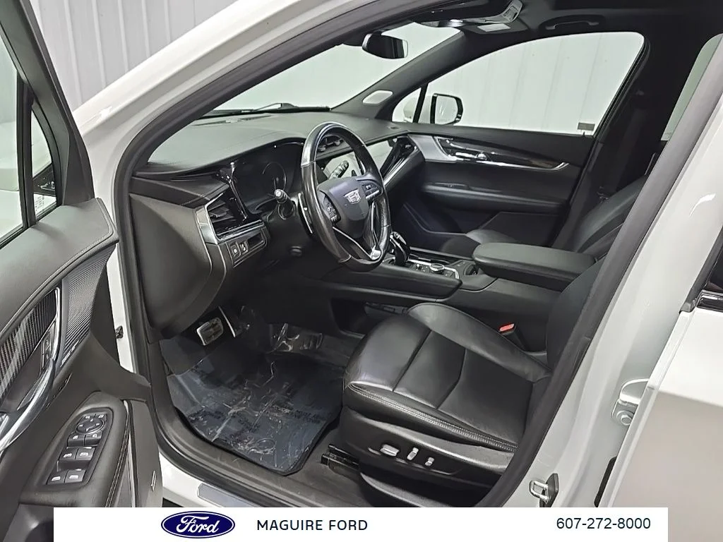 Used 2021 White Cadillac Sport image 33