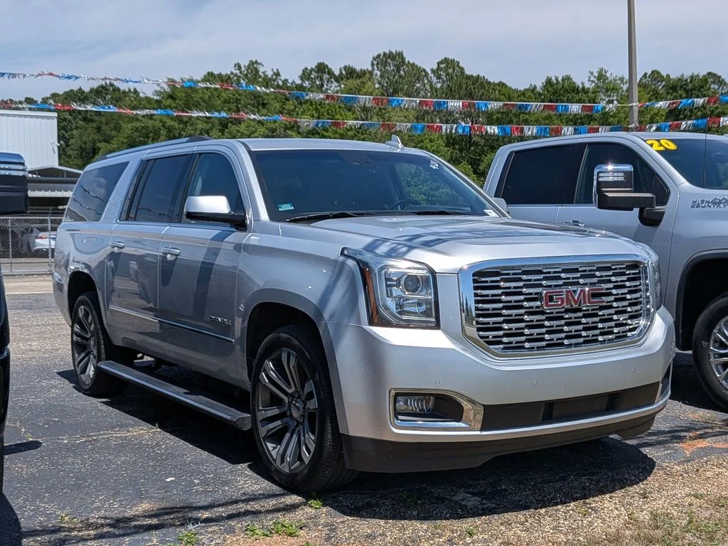 Used 2018 Silver GMC Denali image 5