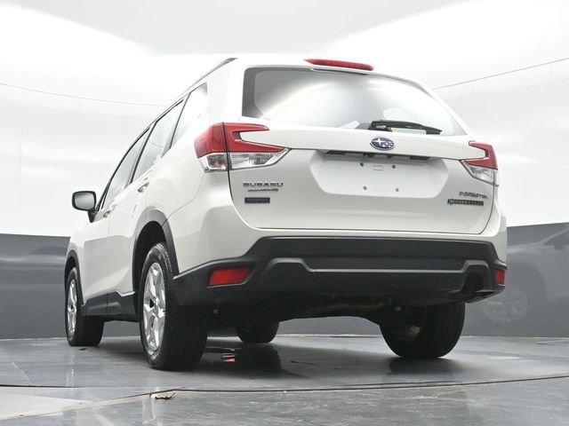 Used 2020 White Subaru Base image 22