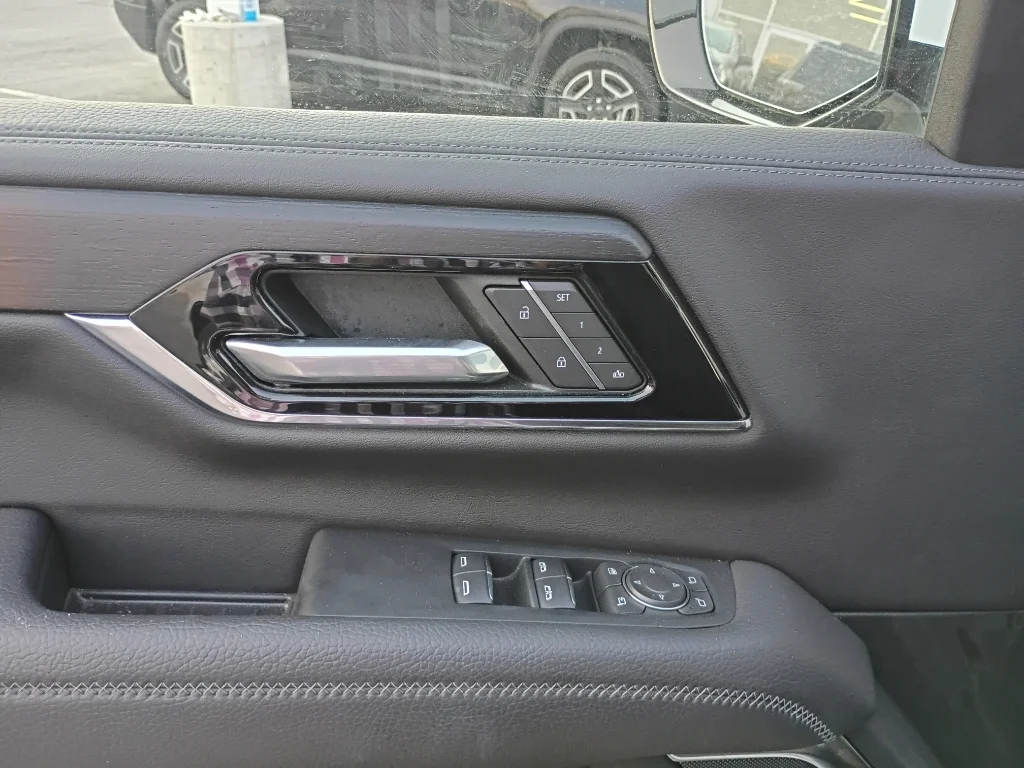 Used 2025 White GMC Denali image 26