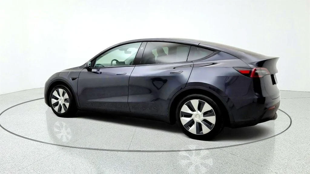 Used 2024 Stealth Grey Tesla Long Range AWD w/ 7-Seat White & Black Premium Interior image 7