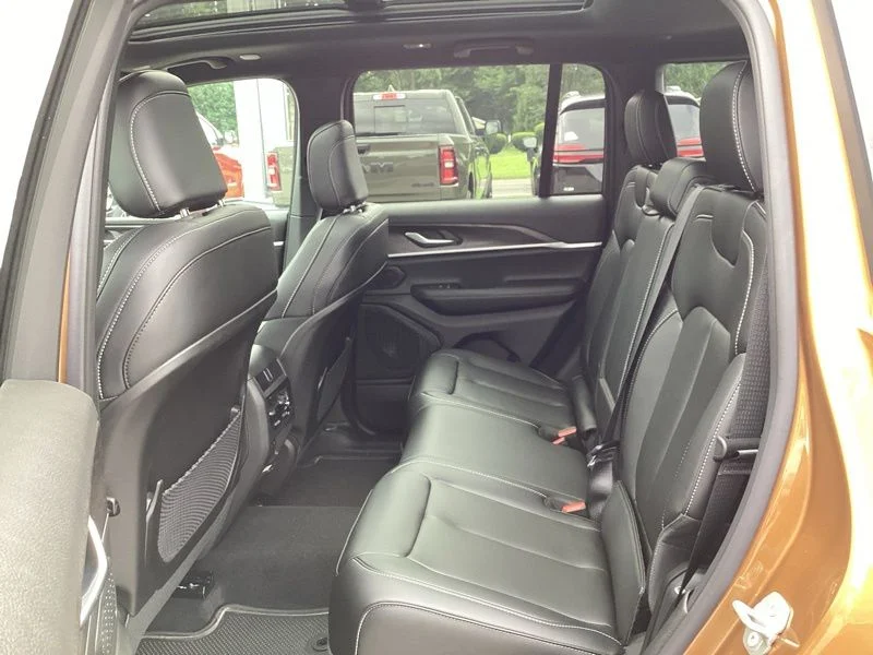 New 2026 Copper Shino Metallic Clear-Coat Exterior Paint Jeep Limited image 19