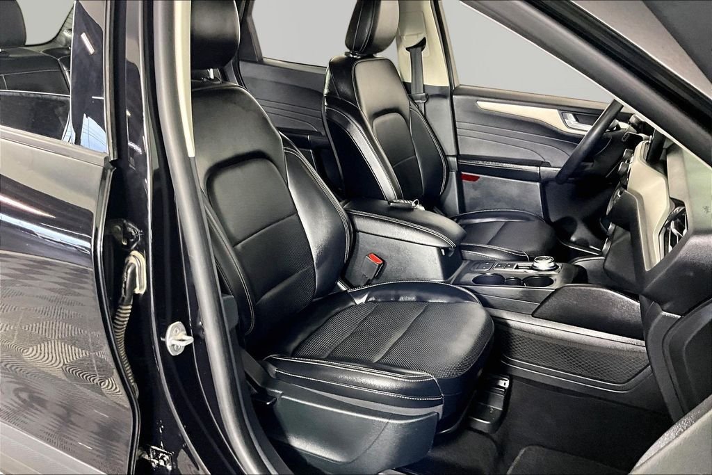 Used 2022 Black Ford SEL image 25