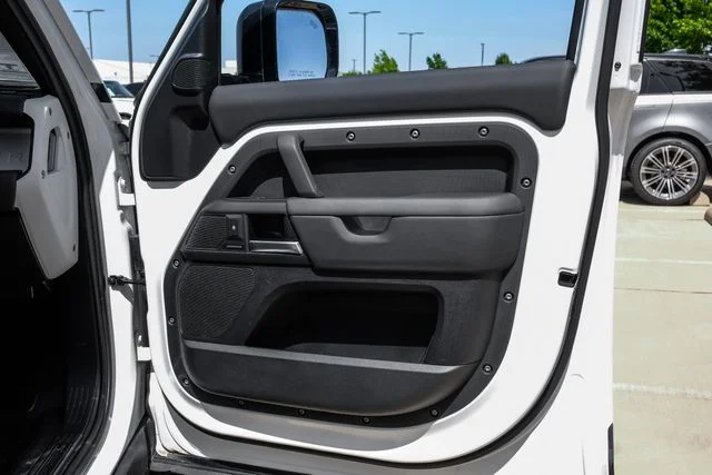 Used 2025 White Land Rover S image 53