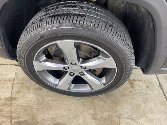 Used 2021  Jeep Limited image 9