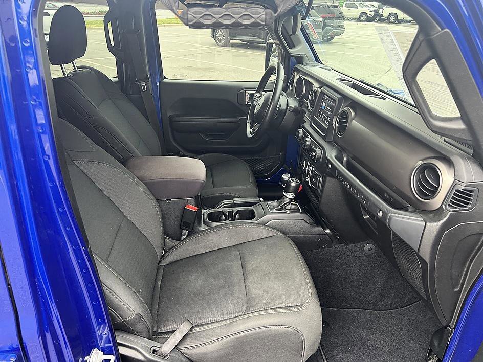 Used 2018 Ocean Blue Metallic Clearcoat Jeep Sport S image 17