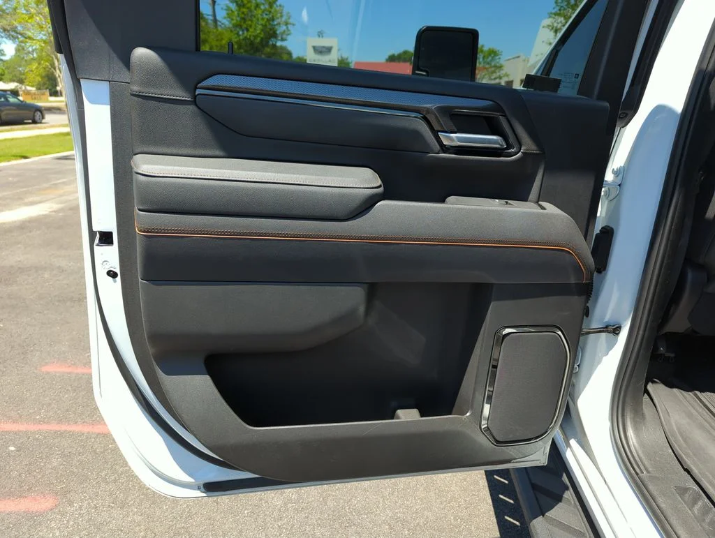 Used 2025 White GMC AT4 image 29
