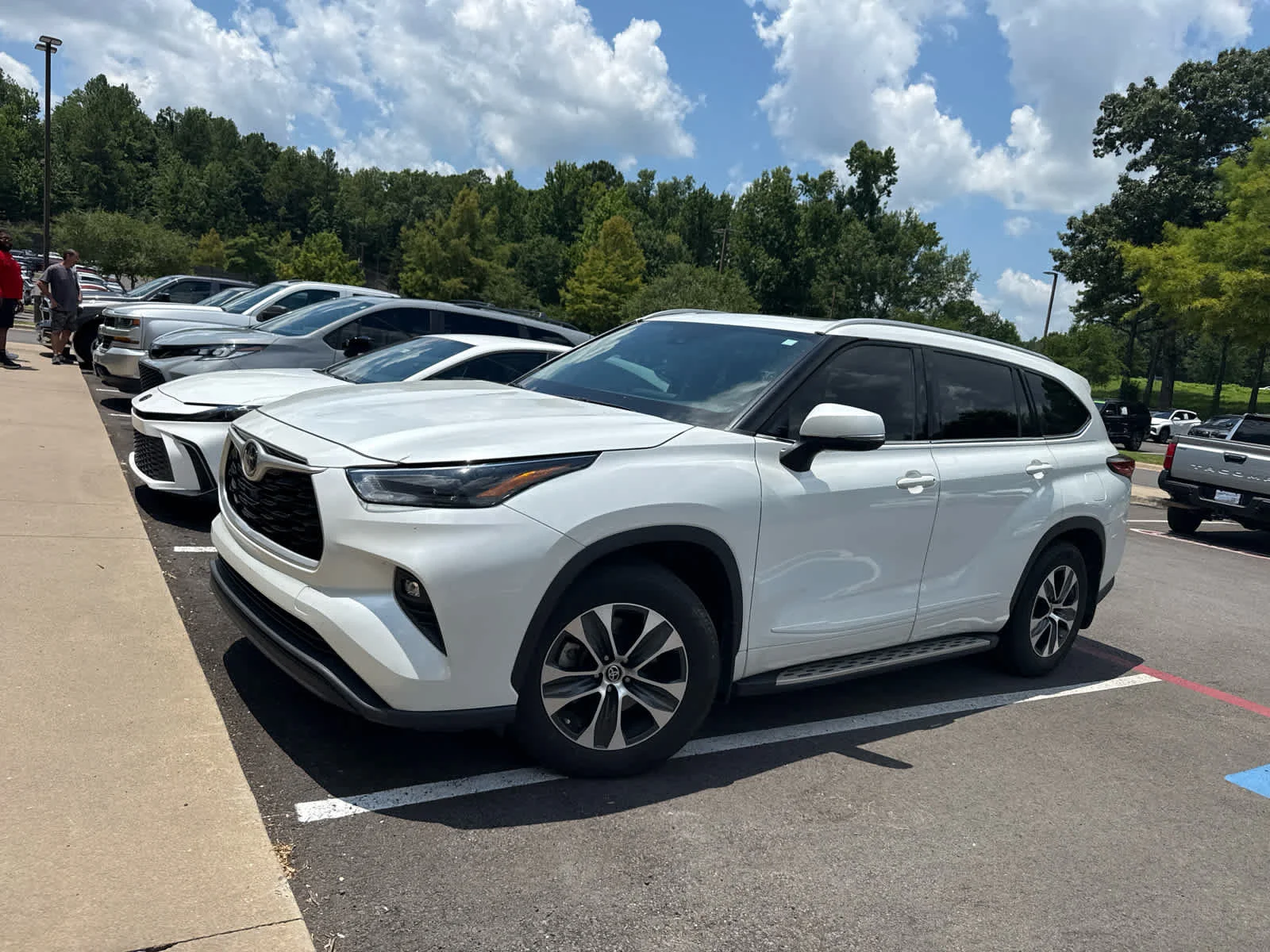 Used 2022 Wind Chill Pearl Toyota XLE image 6
