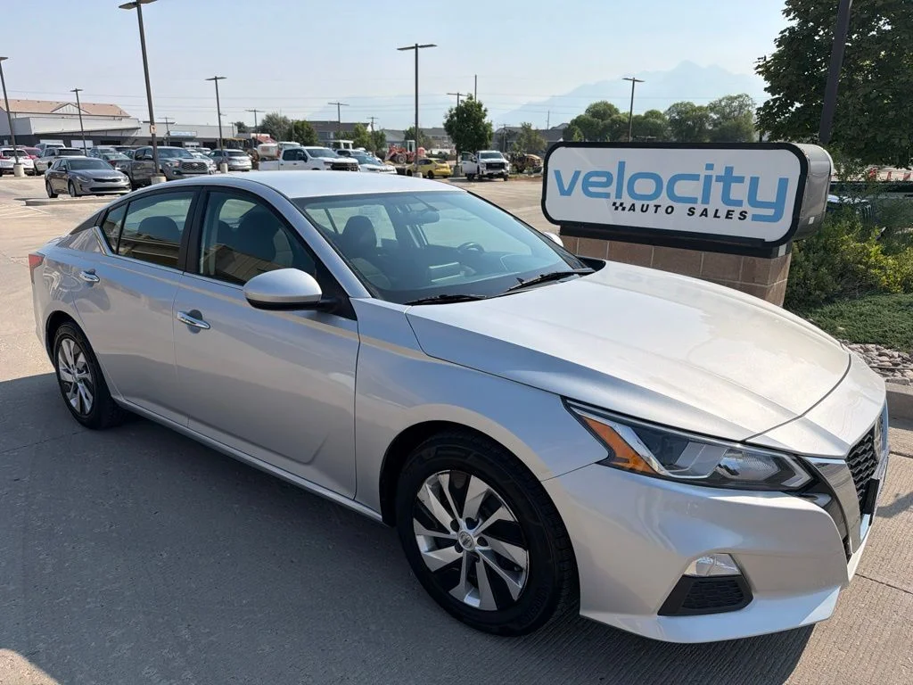 Used 2020 Silver Nissan 2.5 S image 1