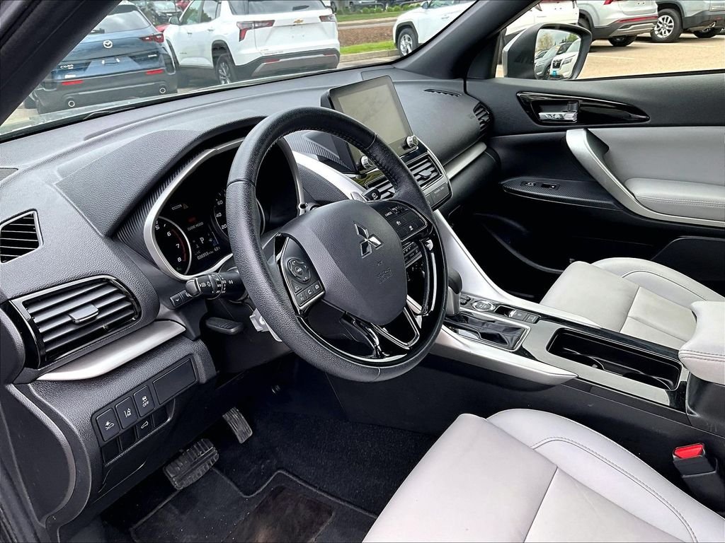 Used 2024 Gray Mitsubishi SE image 8