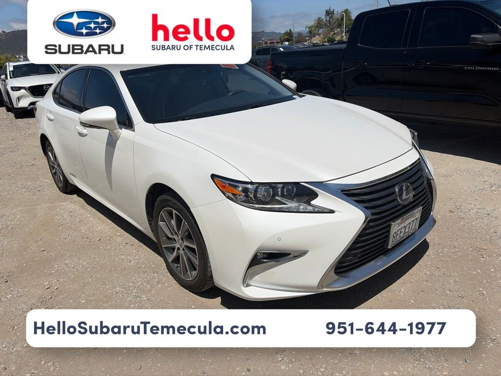 Used 2018 White Pearl Lexus 300h image 1