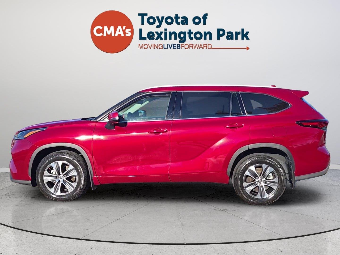 Used 2022 Ruby Flare Pearl Toyota XLE image 2