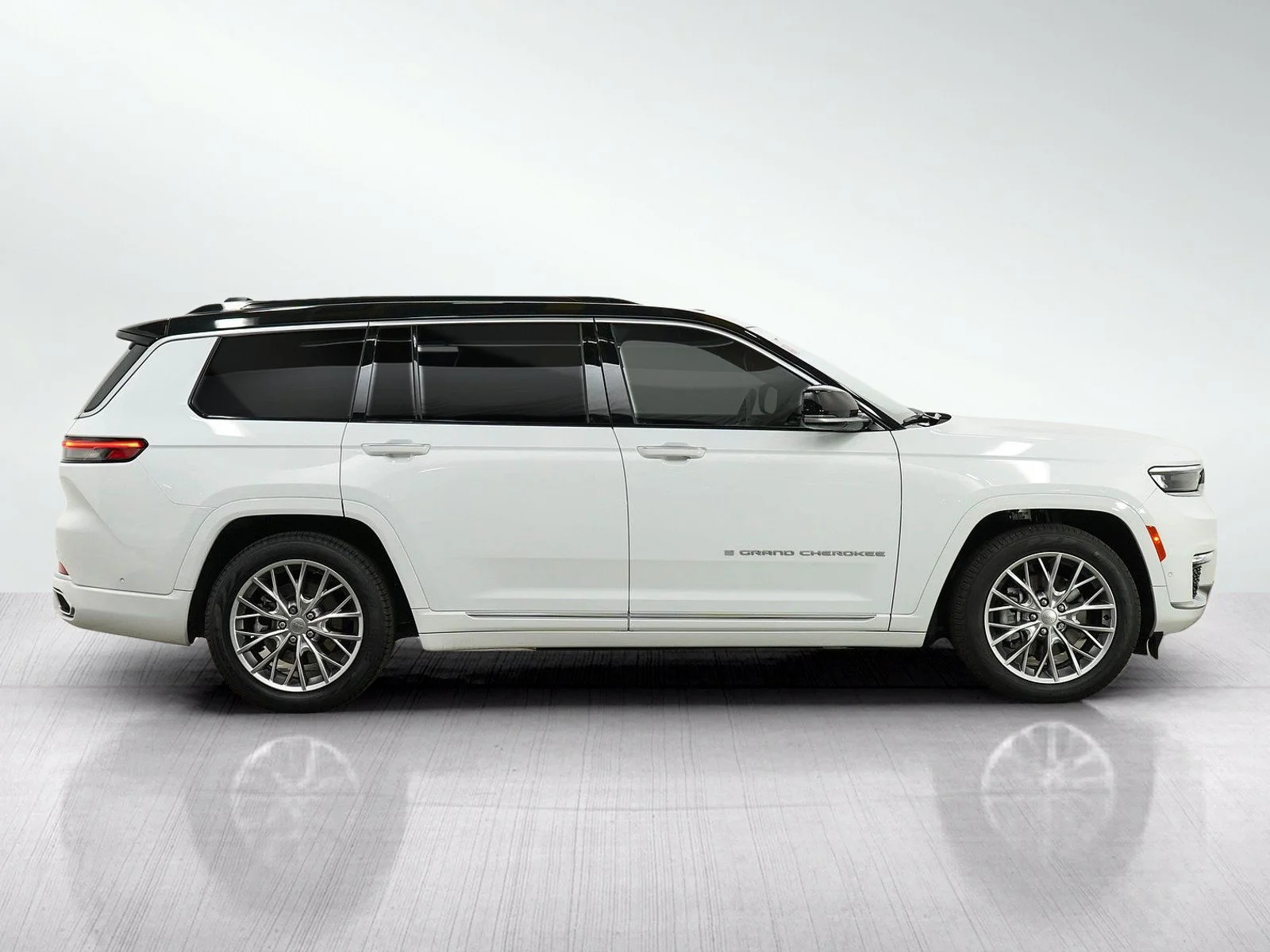 Used 2024 Bright White Clearcoat Jeep Summit image 6