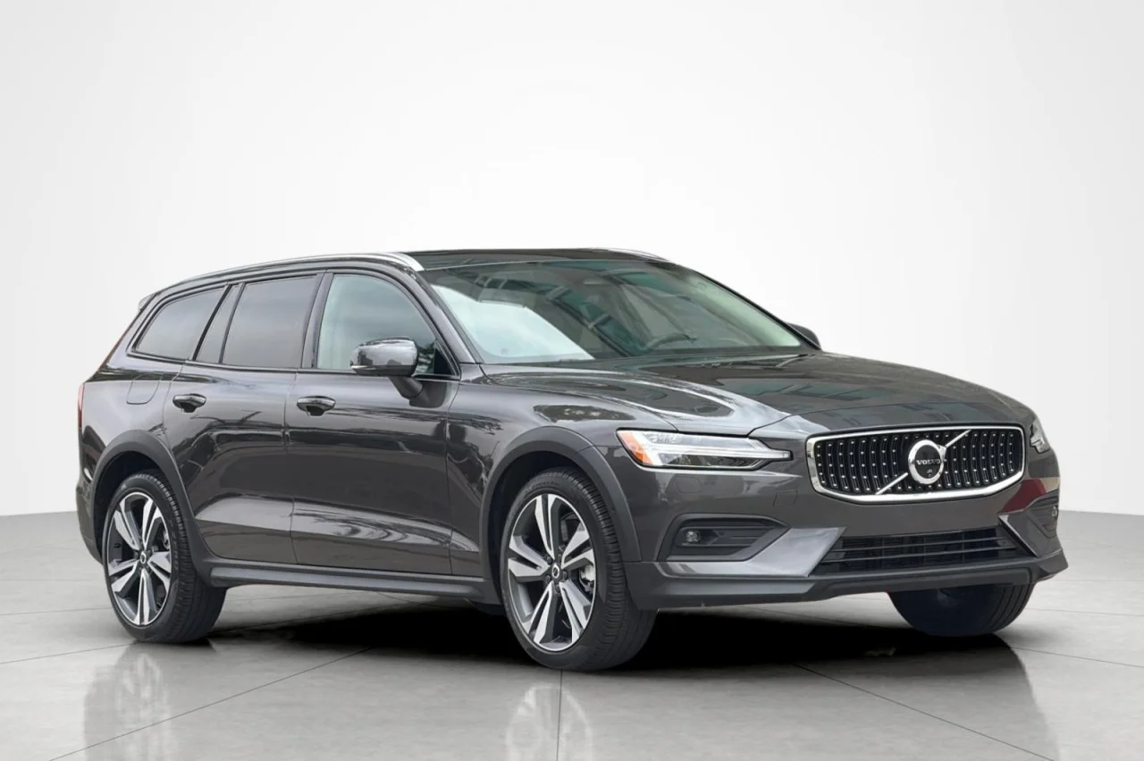 Used 2025 GREY Volvo Plus image 7