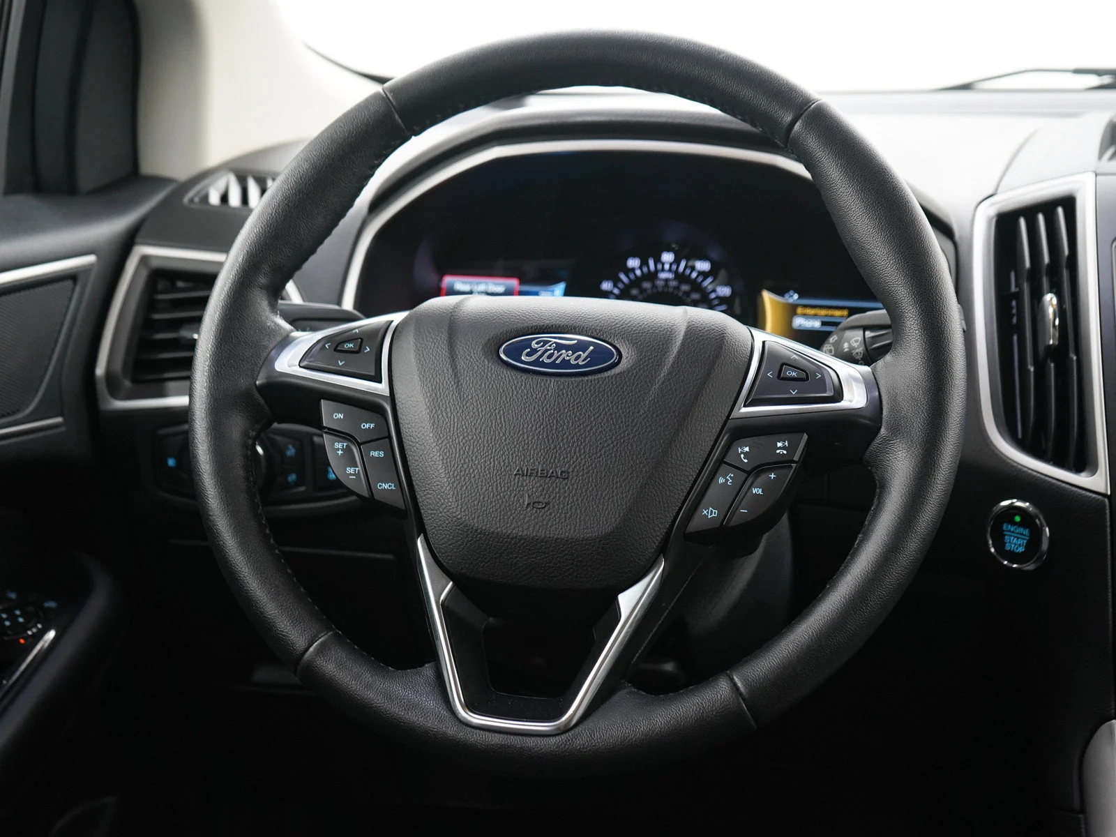 Used 2020 Black Ford SEL image 17