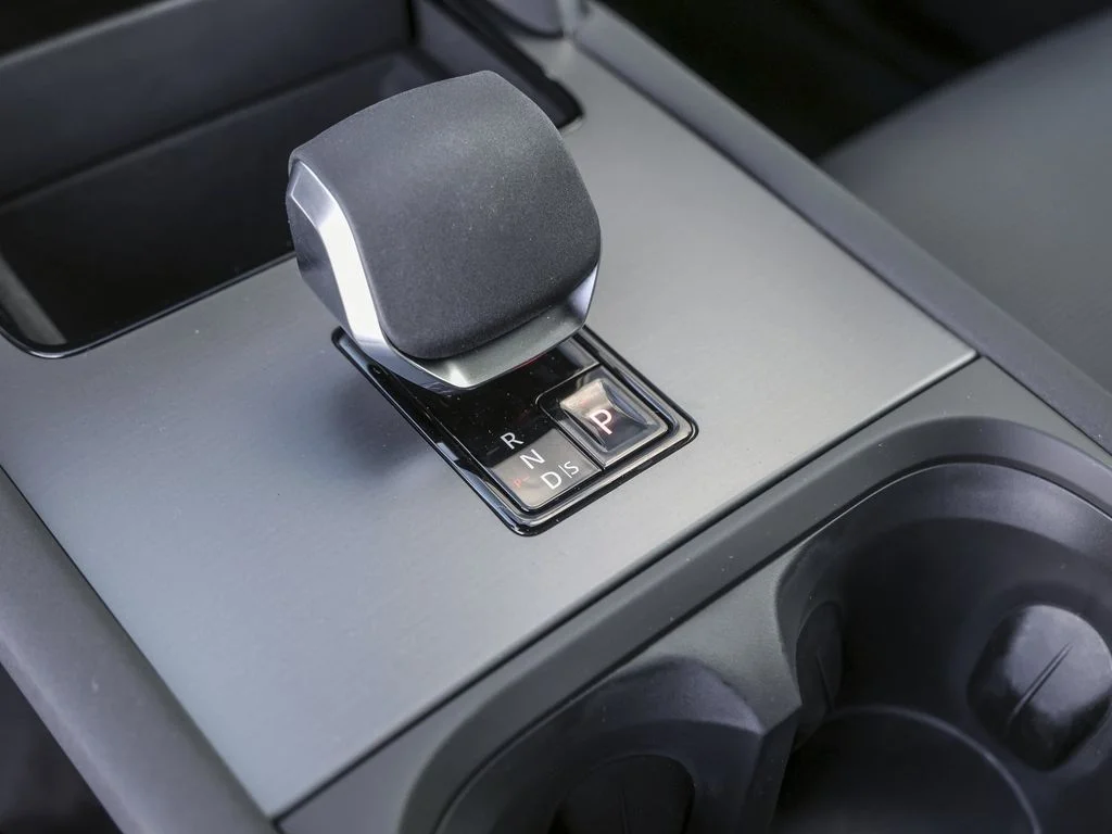 New 2025 Santorini Black Metallic Land Rover SE image 23