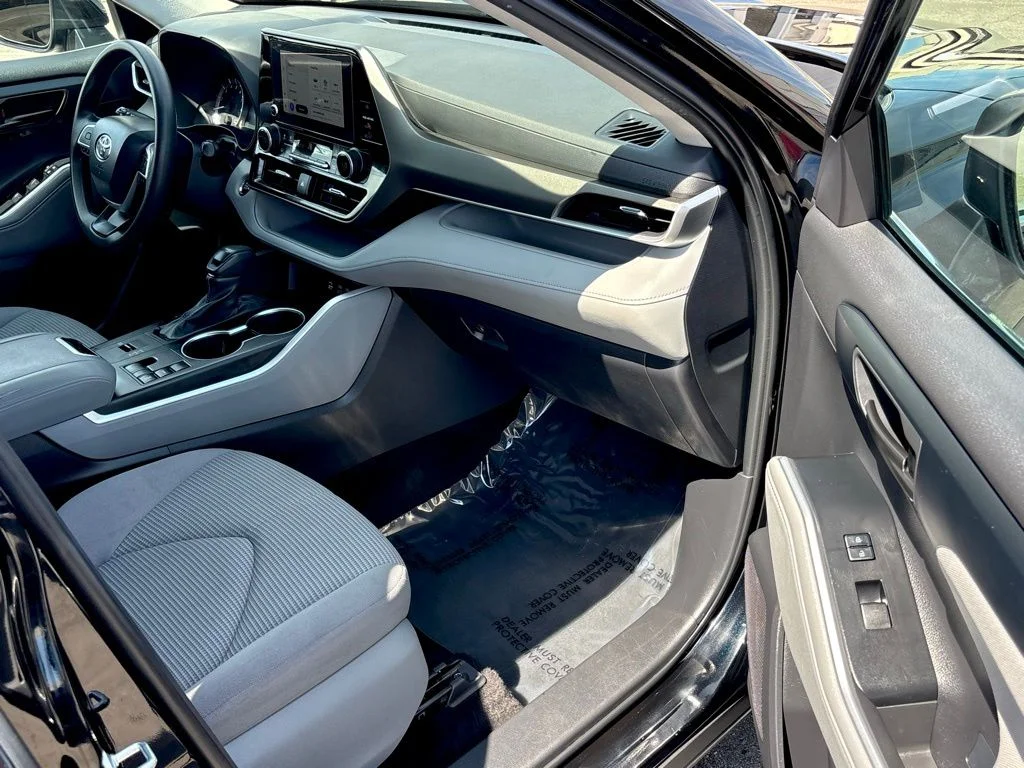 2023 Toyota Highlander L - Photo 26