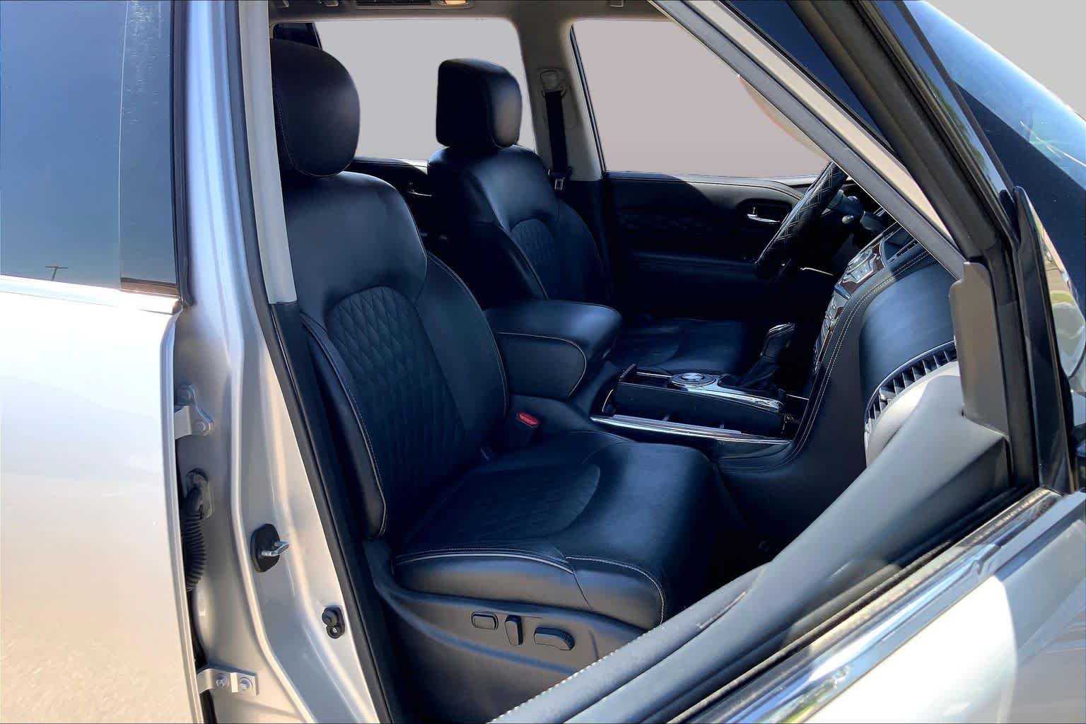 Used 2019 Liquid Platinum INFINITI LUXE image 9